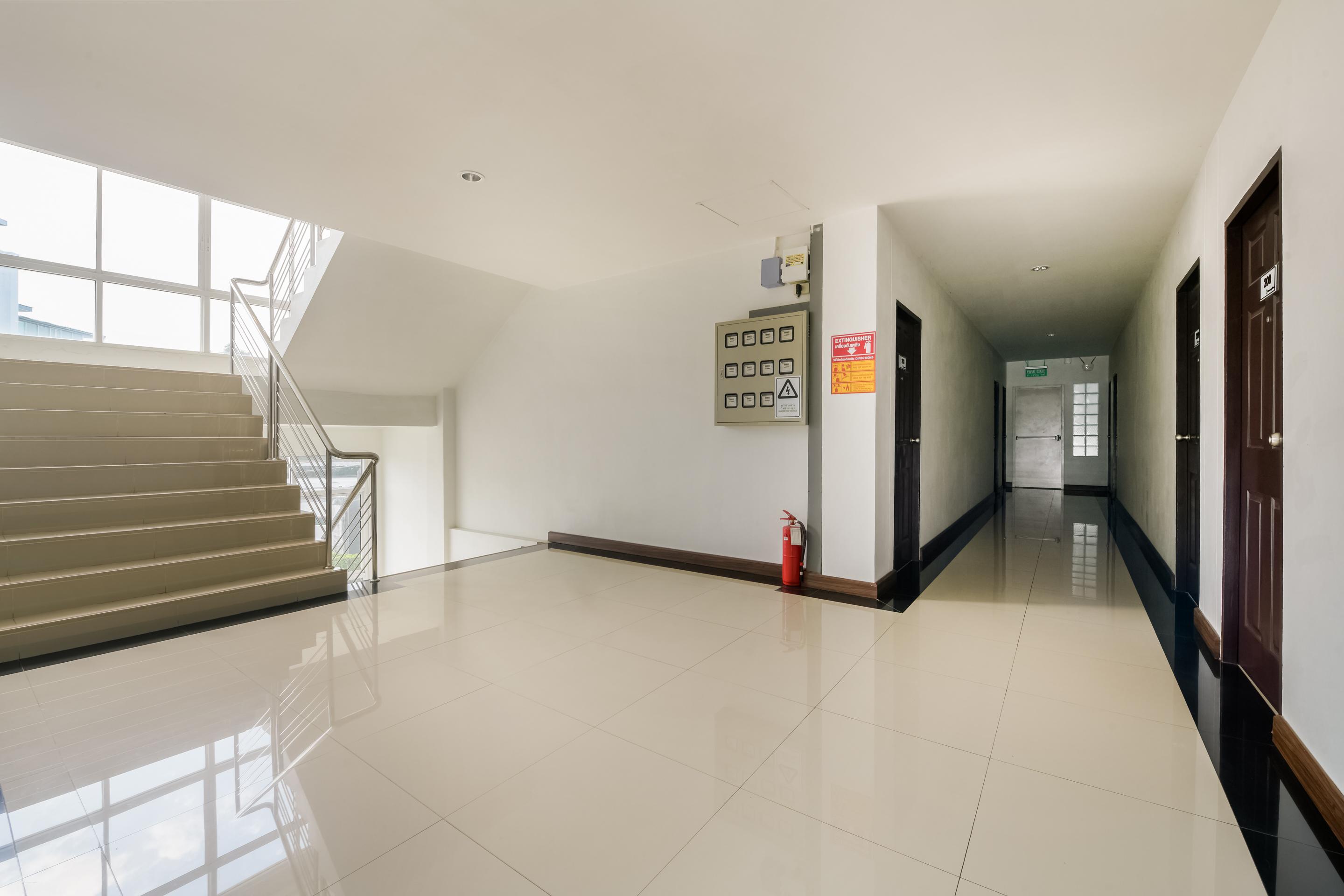 Oyo 350 Mae Saeng Place Si Racha Exterior foto