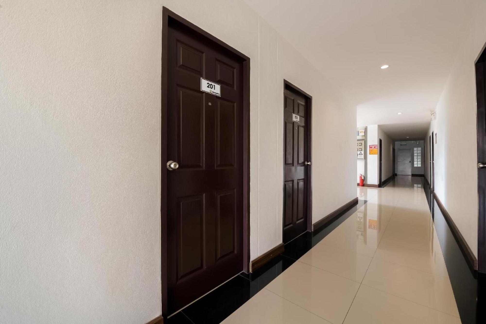 Oyo 350 Mae Saeng Place Si Racha Exterior foto